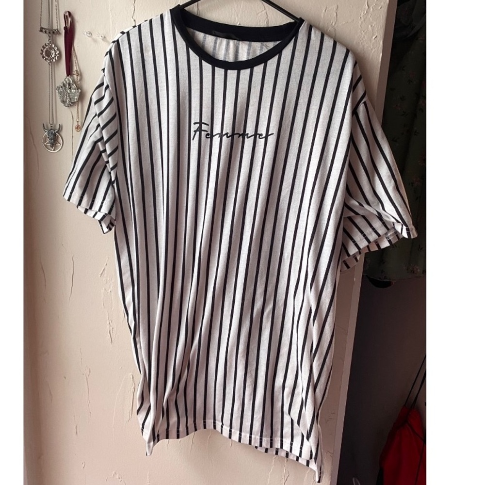 Men's white striped t-shirt